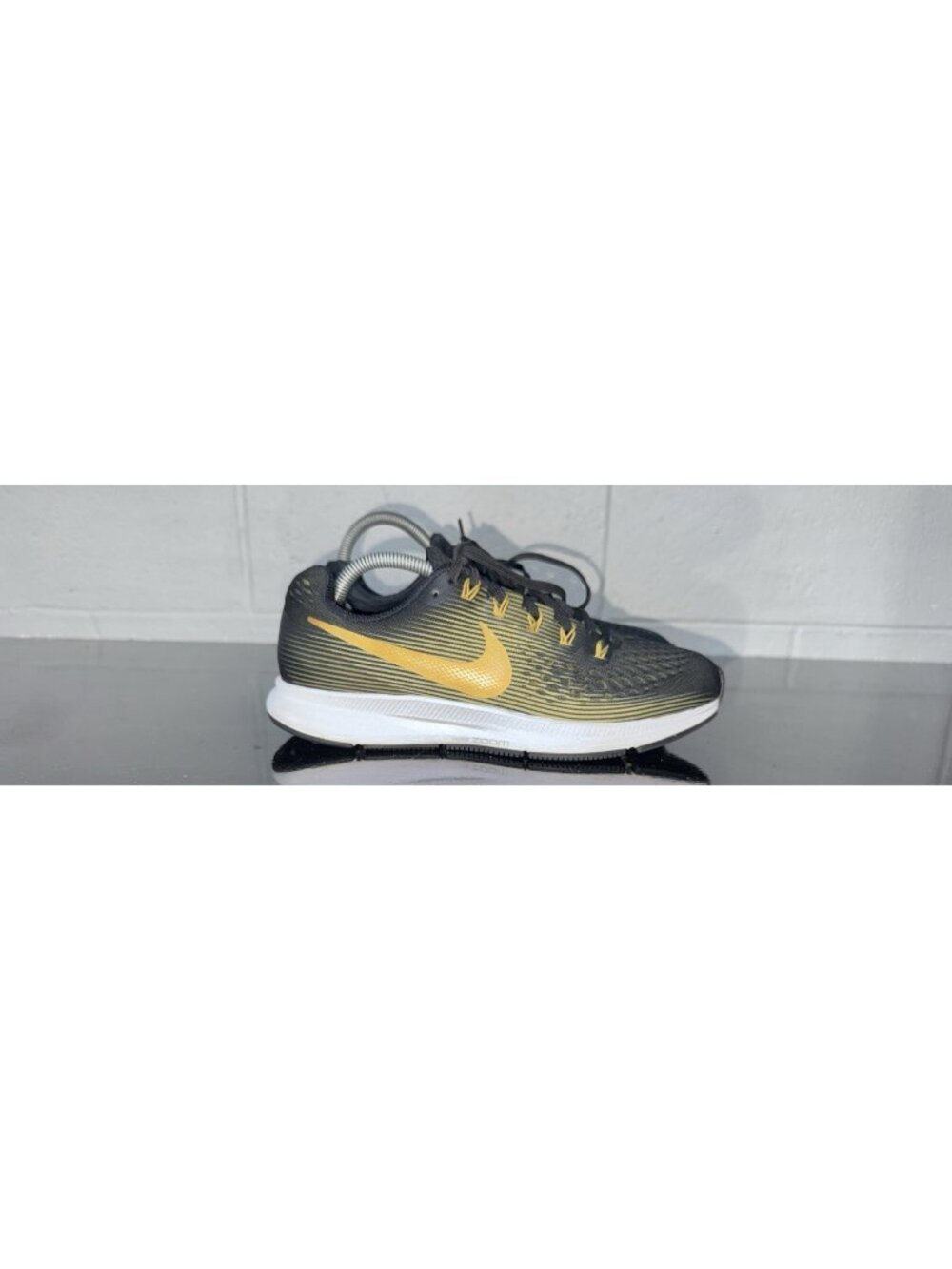 Nike Air Zoom Pegasus 34 Womens Athletic Running Shoes Size 8 Black Gold